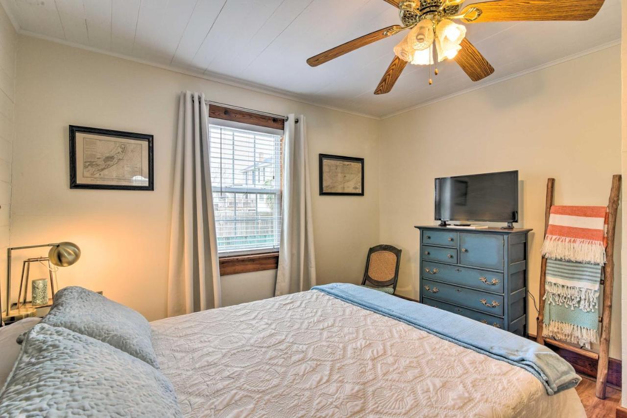 Galveston 'Blue Bungalow' - Walk To Beach! Exterior photo